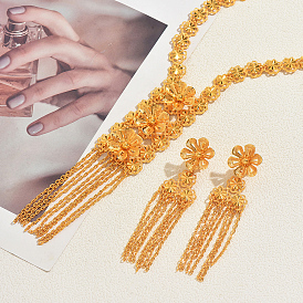 Винтажный комплект из ожерелья и сережек из сплава с цветочной кисточкой для женщин.