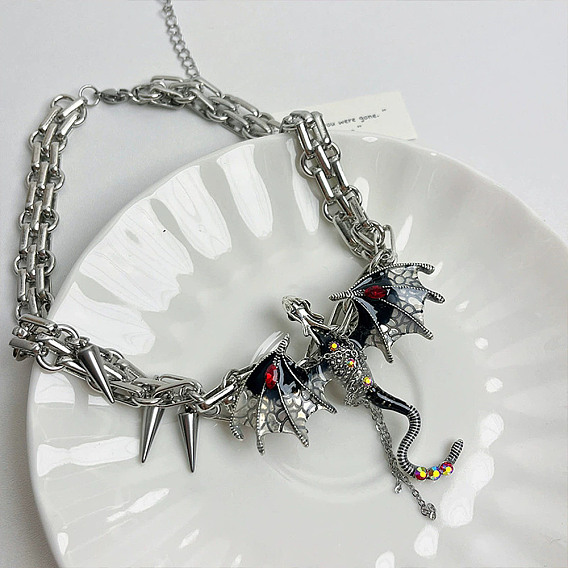 Подвески-кулоны в виде птерозавров из сплава с эмалью.