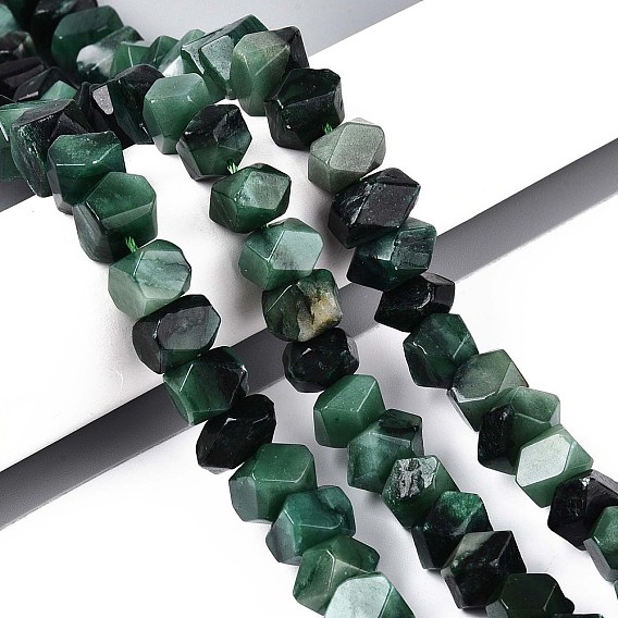 Бусины из натурального фуксита, самородки, граненые