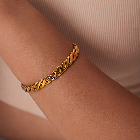 Bracelet minimaliste en acier titane de style français avec placage en or massif et design de chaîne cubaine