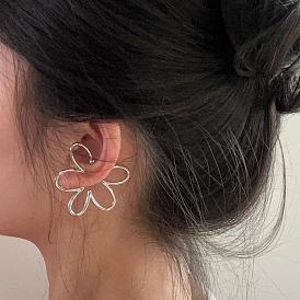 Mona Flower Ear Clip - Elegant Design, Unique Style, Sophisticated Fashion.
