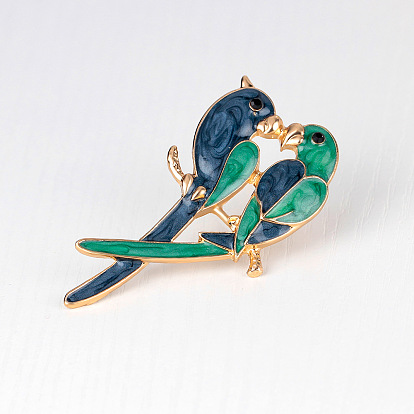 Christmas Theme Parrot Enamel Pin, Golden Alloy Brooch for Backpack Clothes