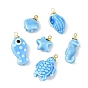 Pendentifs en porcelaine fait à la main, avec les accessoires en laiton, charmes d'animaux marins, or