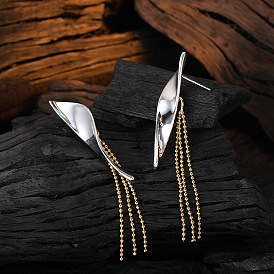 Шикарные и уникальные серьги с кисточками из сусального серебра и цветной цепочкой - элитный класс, модный и индивидуальный дизайн для женщин