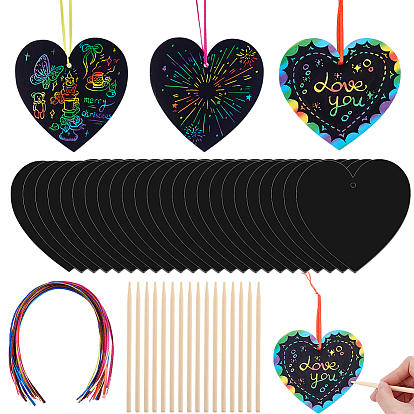 Самодельная картина в форме сердца ко Дню святого Валентина, выполненная в технике скретч-арт., с бумажной карточкой, веревка и бамбуковые палочки