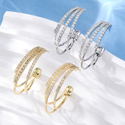 Серьги-гвоздики из латуни в форме тройной буквы С с микропаве из прозрачных кубических цирконий, без свинца и без кадмия, долговечный, стойки покрытие