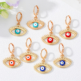 Retro Demon Eye Earrings with Hollowed-out Eyelashes, Fashionable and Personalized Eye Jewelry.