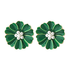Charming Metal Daisy Earrings with Unique Personality and Feminine Flair