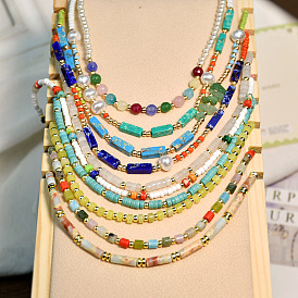 Collier de perles de pierres précieuses fait à la main avec agate pour un style unique et un look à la mode des femmes