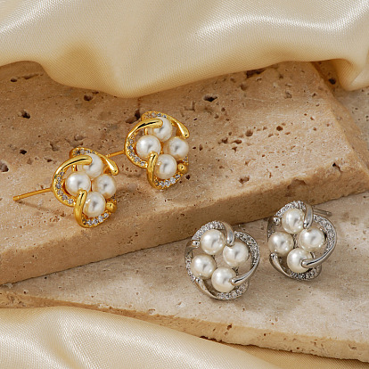 Серьги-гвоздики в виде цветка из латуни, с имитацией жемчуга и кубическим цирконием