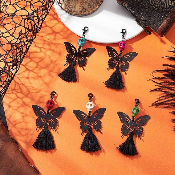 Синтетическая бирюза подвеска украшение, череп с бабочкой, с застежками-карабинами из цинкового сплава и подвесками-кисточками