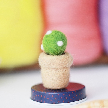 Kit de feutrage à l'aiguille cactus, y compris les instructions, 1 mousse pc, 3 aiguilles PC, 4 couleurs laine