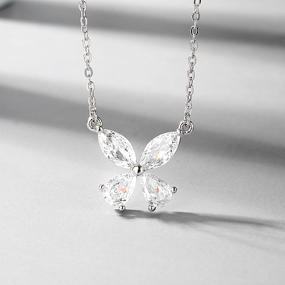 Collier élégant en argent sterling avec pendentif papillon en zircone cubique transparente pour les vacances des femmes