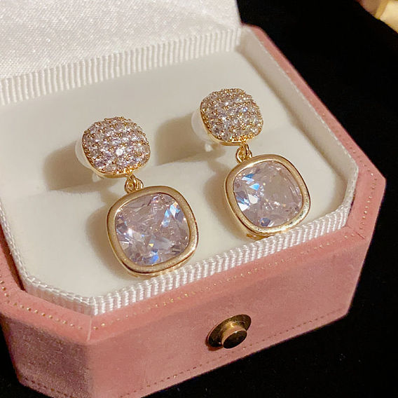 Квадратные серьги-гвоздики из сплава с кристаллами и стразами