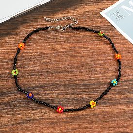Charmant collier floral fait main avec des perles colorées pour femme
