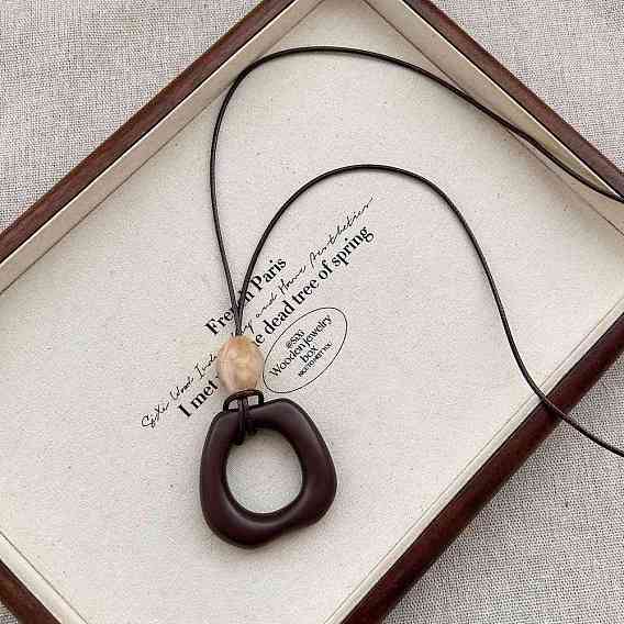 Геометрический кулон из смолы, длинная регулируемая цепочка на черном вощеном шнуре для женщин.