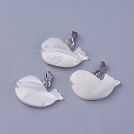 Pendentifs de coquille, avec les accessoires en laiton, forme de baleine