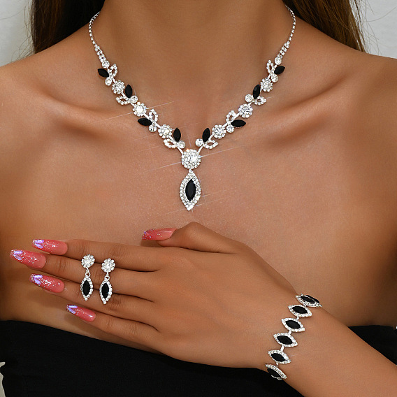 Комплекты цепочек с подвесками и браслетами из латуни с конским глазом и стразами, а также серег-гвоздиков