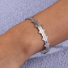European and American Fashion Metal Bracelet with Simple Texture - Personalized, Electroplated Hand Jewelry.