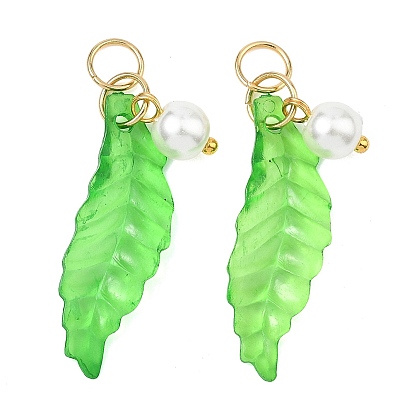 Pendentifs acryliques transparents , charmes de feuilles, avec des perles rondes en verre nacré peintes au four et des anneaux de jonction ouverts en acier inoxydable