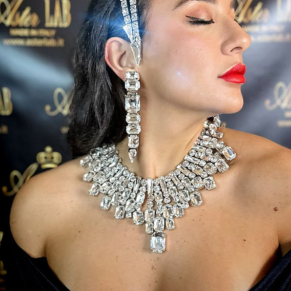 Прямоугольный и плоский круглый сплав с хрустальным кулоном и серьгой-гвоздиком