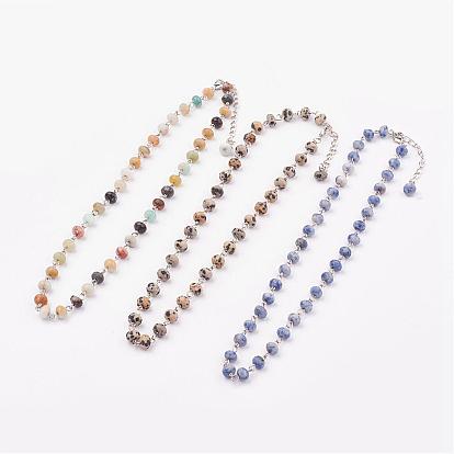 Colliers de perles de pierres précieuses, avec fermoirs mousquetons en laiton  