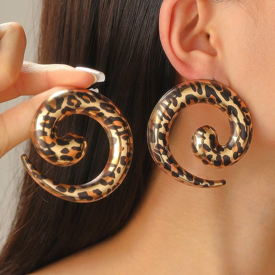 Серьги-гвоздики из спирального сплава, слева и справа