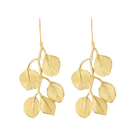 Minimalist Gold Leaf Earrings for Trendy Street Style Fashionistas