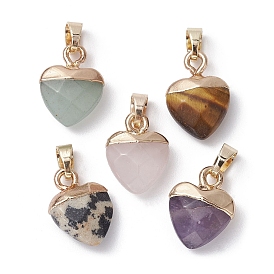 Подвески-сердечки из натуральных смешанных драгоценных камней с ограненными сердечками и латунными застежками золотистого цвета на дужках