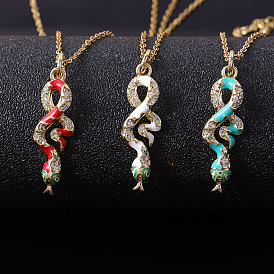 Creative Copper Inlaid Diamond Snake Pendant Necklace - Fashionable Animal Lady Clavicle Chain.