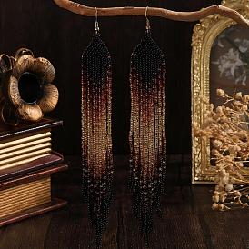 Серьги-подвески ручной работы в богемном стиле из стеклянного бисера с кисточками., золотые