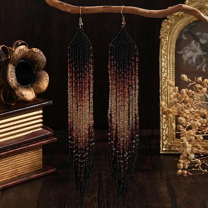 Серьги-подвески ручной работы в богемном стиле из стеклянного бисера с кисточками., золотые