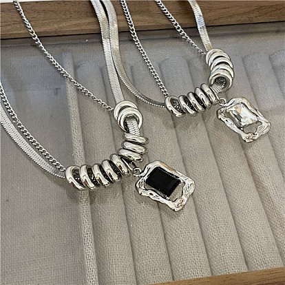 Sweet and cool autumn and winter sweater chain hot girl design sense circle square brand crystal pendant titanium steel necklace retro snake bone chain