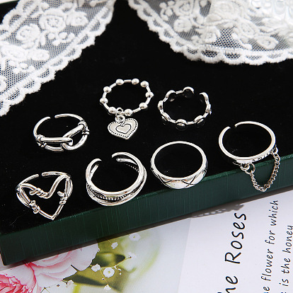 Vintage 7-Piece Heart Ring Set for Women - European and American Geometric Chain Link Design