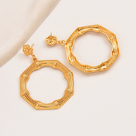 Серьги-гвоздики из сплава с круглыми полыми кольцами