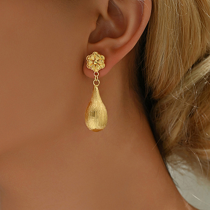 Элегантные латунные серьги-гвоздики в форме капли с цветком