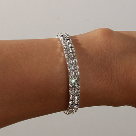Fashionable European and American shining diamond bracelet - sexy and personalized hand accessory.