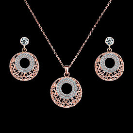 Комплекты из колье, сплава, кристаллов, горного хрусталя, подвесок и серег-гвоздиков