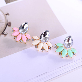 Elegant Gemstone Earrings with Sparkling Diamonds and Irregular Flower Design