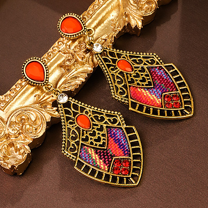 Серьги-гвоздики в этническом стиле с ромбами из сплава, страз и полиэстерового шнура