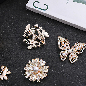 Butterfly/Owl/Moon/Bowknot/Flower/Flat Round Imitation Pearl Alloy Brooch, with Crystal Rhinestone