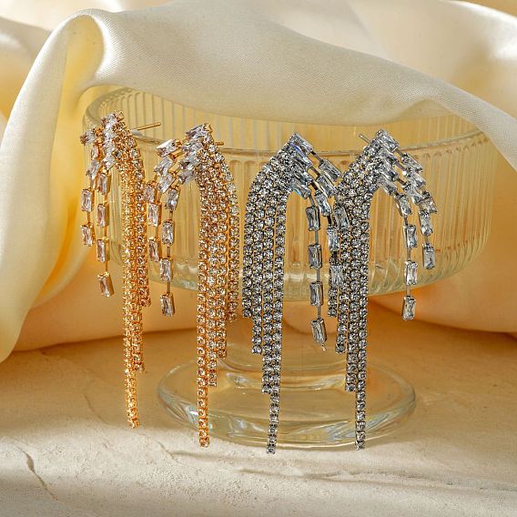 Роскошные винтажные серьги-гвоздики с кисточками во французском стиле и блестящими деталями