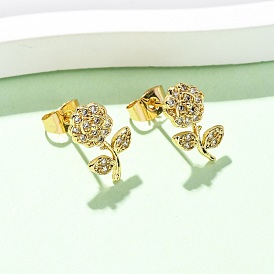 Серьги-гвоздики в форме цветка с микропаве из прозрачных кубических цирконий из латуни