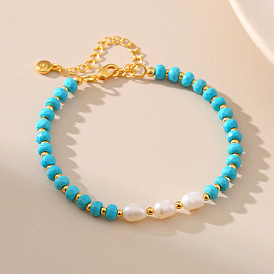 Bracelet en perles naturelles et turquoise synthétique, avec des chaînes en laiton doré