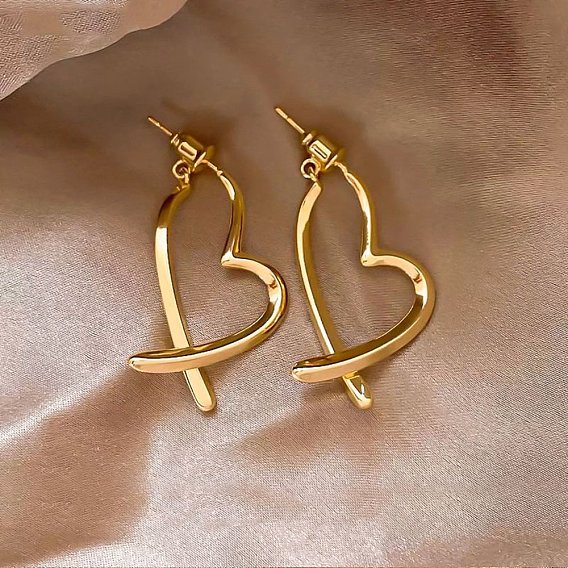 Серьги-гвоздики из сплава ко Дню святого Валентина, полые сердца