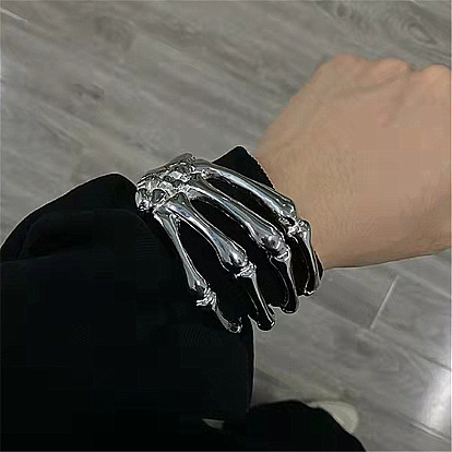 The same style bracelet in the show field, niche design skeleton ghost claw bracelet, female and male funny bracelet