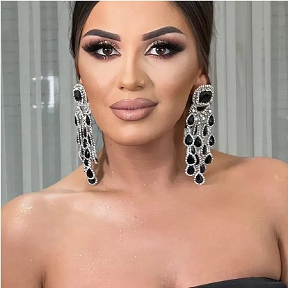 Серьги-гвоздики с подвесками из латунных страз в форме прямоугольника с каплевидной формой