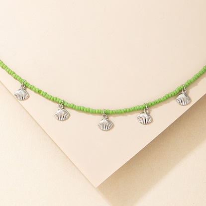 Collier design doux - tour de cou perlé fait à la main en coquille verte avec un style délicat