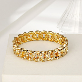 Hollow Diamond Bracelet - Fashionable, Twisted Chain, Zinc Alloy Accessory.