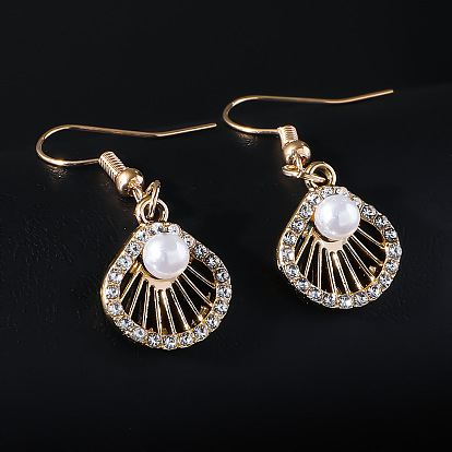 Серьги-гвоздики в форме ракушки из сплава со стразами, с имитацией жемчуга